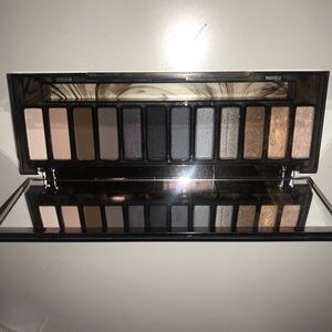Naked palette